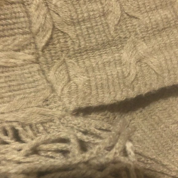 Knitted, hooded ponch - Picture 7 of 11